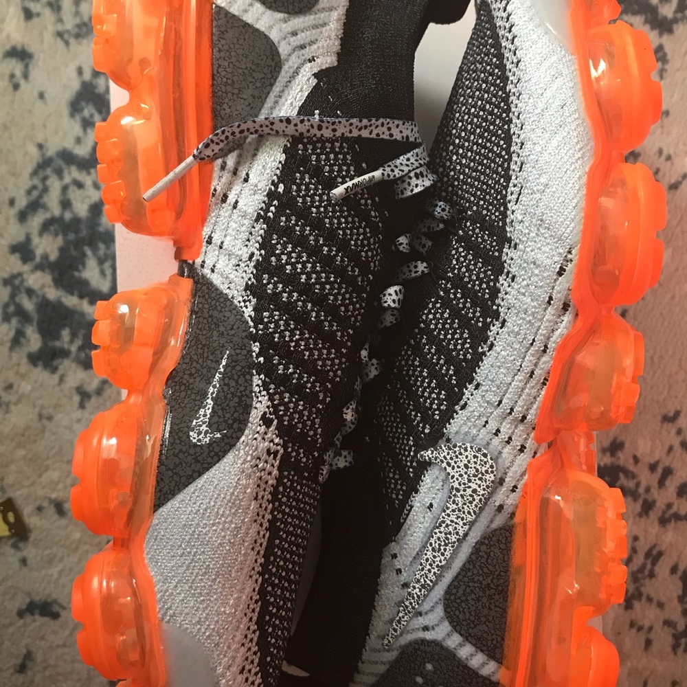 Nike vapormax flyknit 2 shoes white black orange - Picture 3 of 3